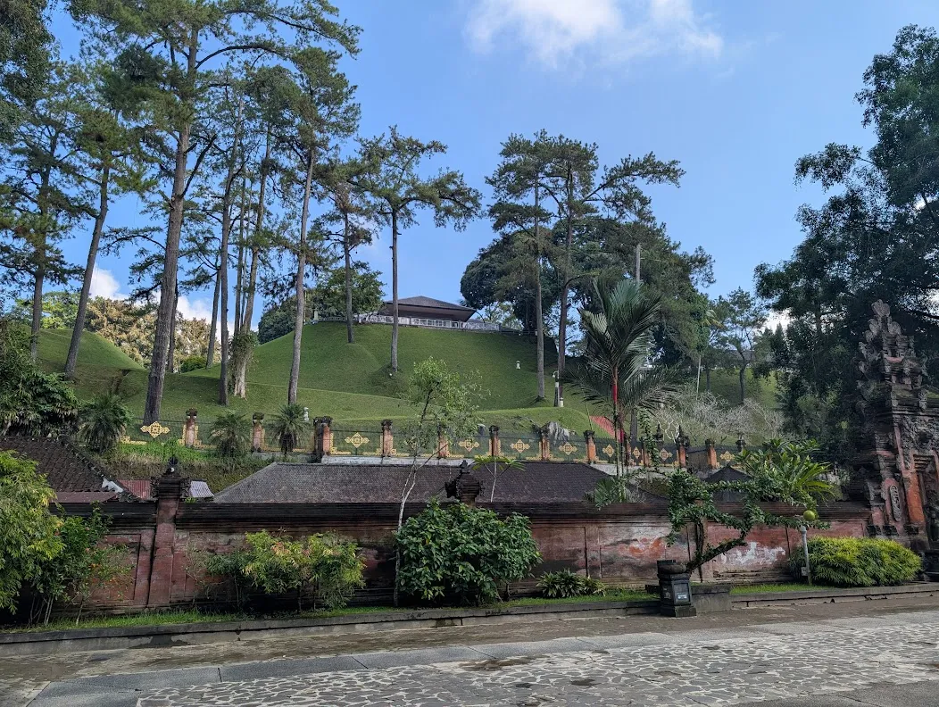 This (at the top of the hill) was President Sukarno’s residence when he was the president of Indonesia. Now it is used for visiting dignitaries.