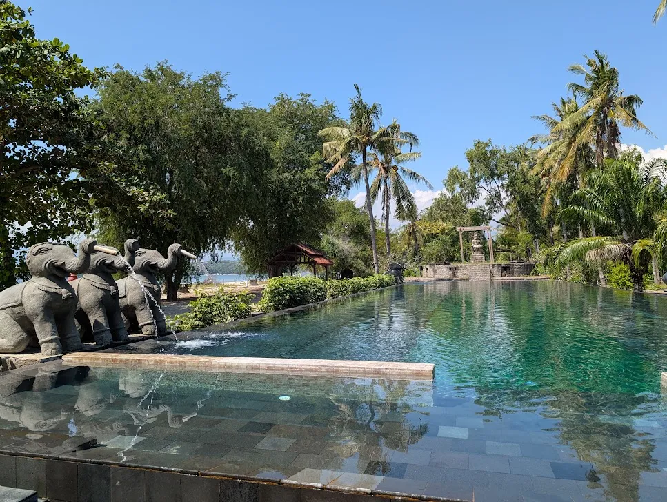 I mean, it’s a nice pool. I sat under the elephants for a while. There was another family there at the pool, just off to the right, so that’s why the weird angle.