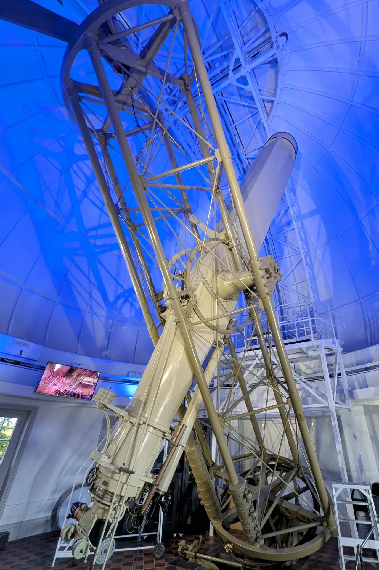Telescope not in use today, too hot. They still do use it though, for public outreach events.