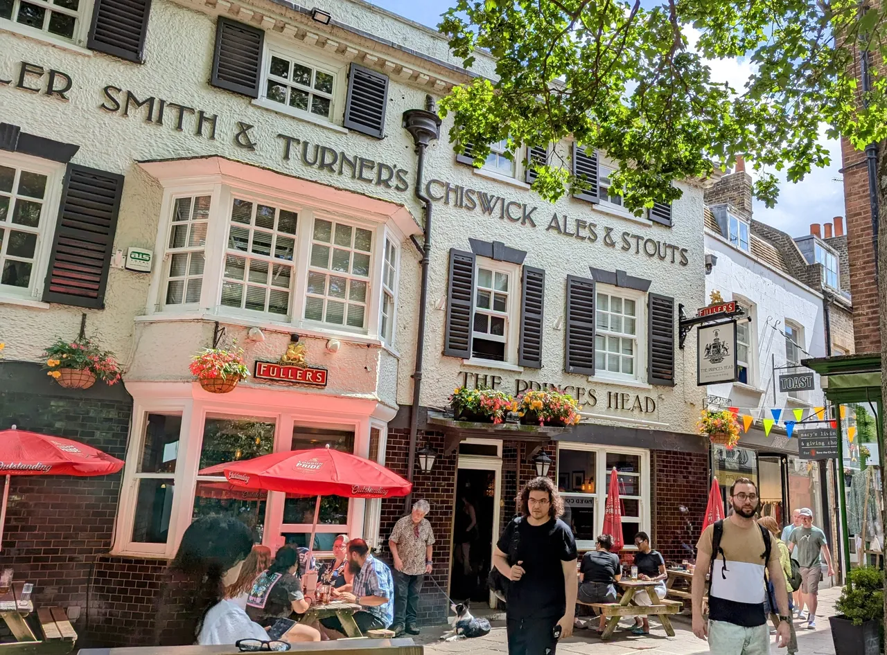 We didn’t go inside. In retrospect we probably should have eaten there and not at the Ivy.
