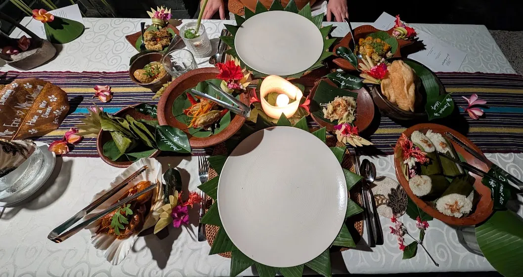 They do this thing where they paint leaves with the name of the dish, or with a “have a nice dinner” message (left of photo).