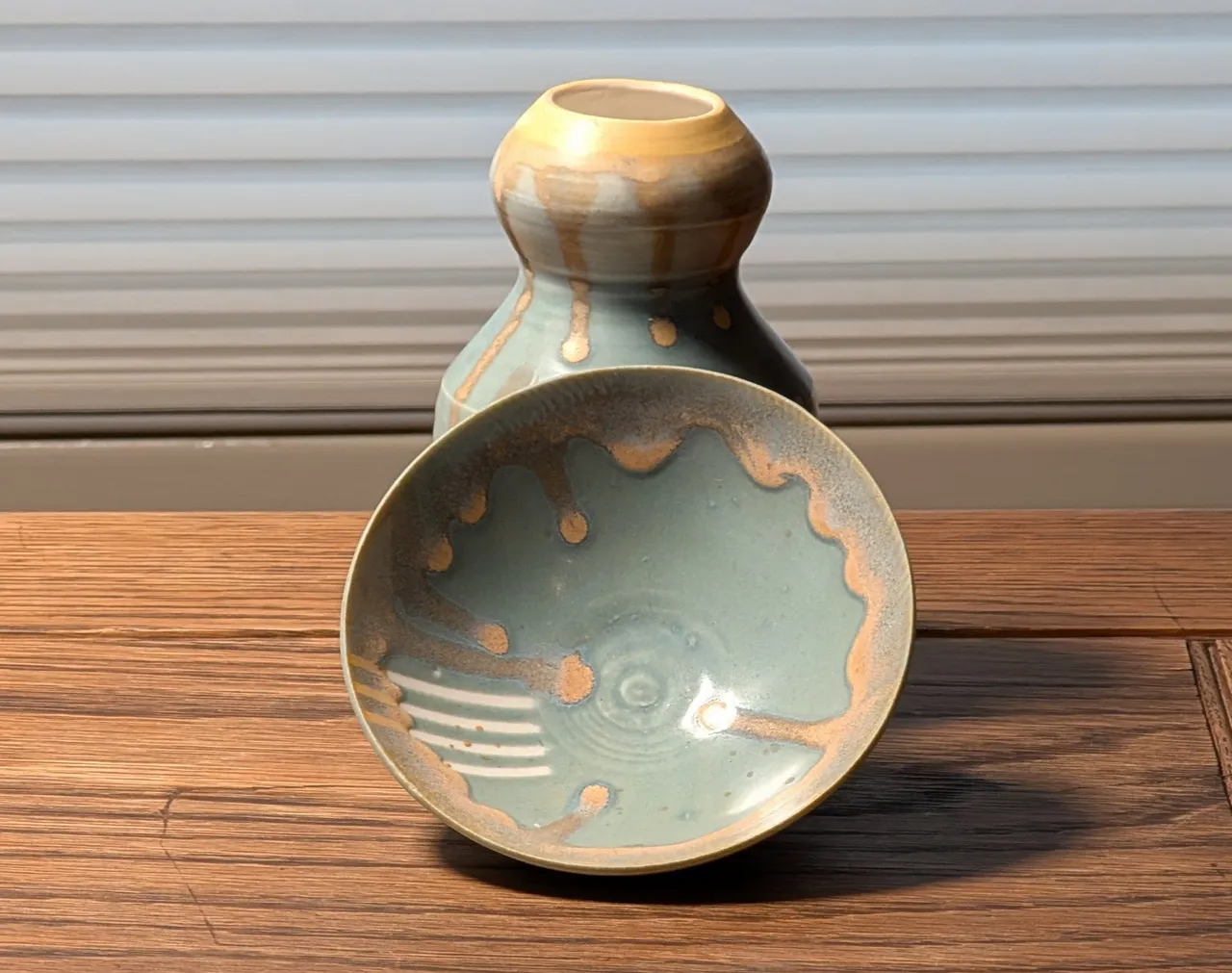 It has a real art deco vibe to it, IMO. The drippy bits were a choice, but then there’s the sharper masked lines. The circles at the bottom are tool marks, but I also like how they turned out in the overall shape. I wish the bowl was a little thinner, but that’s practice.