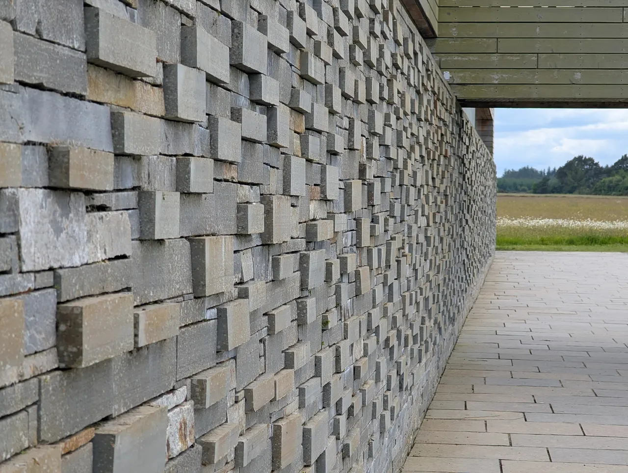 There are remarkably few records of who died in this battle. There are a lot of grave markers about clan leaders being buried there, but in fact most of those were installed in the 1800s during a Victorian era fascination with Highland culture. This wall indicates the dead in a pretty stark way- each flat stone sticking out of the wall represents one dead person buried up in the moor.